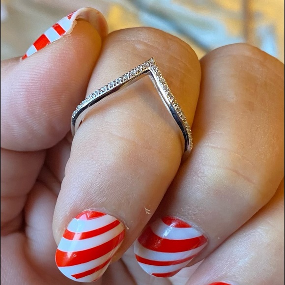 V Shape Chevron cz Stackable - Picture 2 of 5